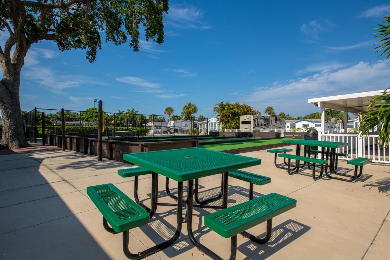 Groves Rv Resort Harlem Heights Exterior photo
